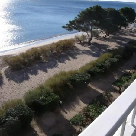Hyeres, 2 Bedrooms, 4 Persons - Fr-1-335-77 * Hyères