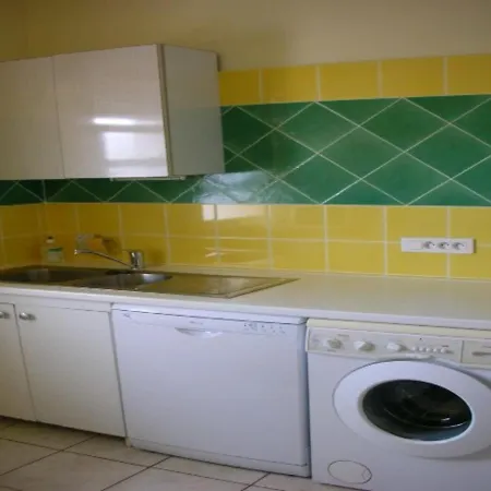 Apartament Hyeres, 2 Bedrooms, 4 Persons - Fr-1-335-77