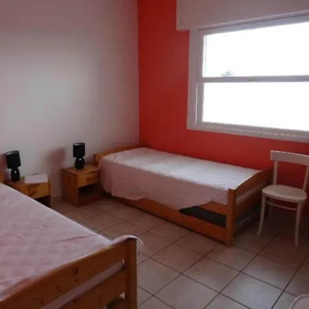 Hyeres, 2 Bedrooms, 4 Persons - Fr-1-335-77 * Hyères