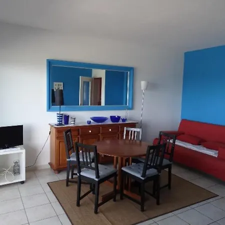 Hyeres, 2 Bedrooms, 4 Persons - Fr-1-335-77 * Hyères